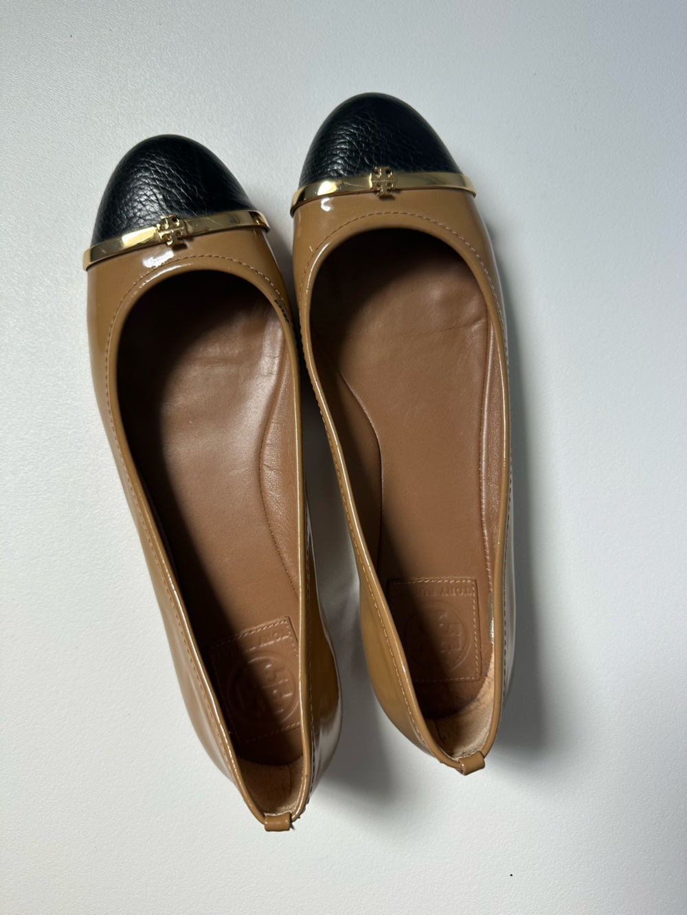 Tory Burch Two-Tone Tan and Black Leather Ballet Flats with Gold Accent